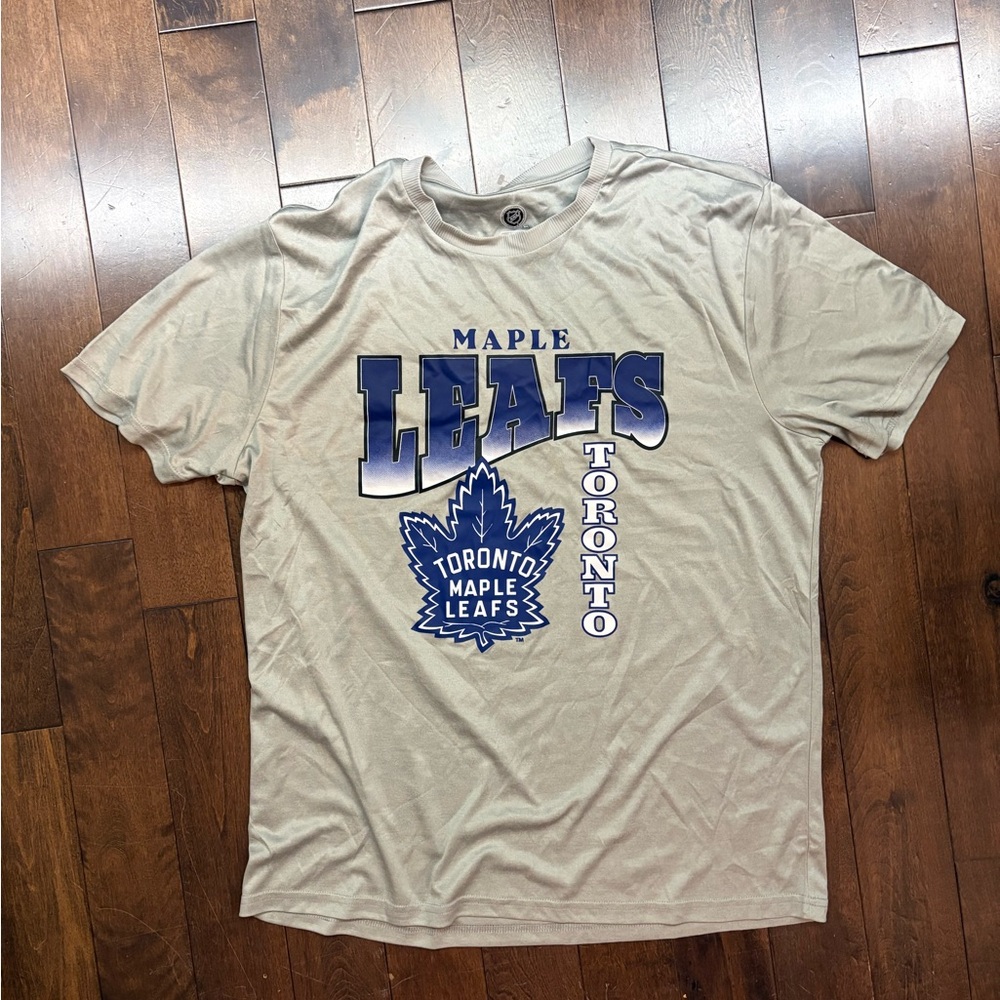 Toronto Maple Leafs Gray size large T-Shirt 100% polyester like new condition